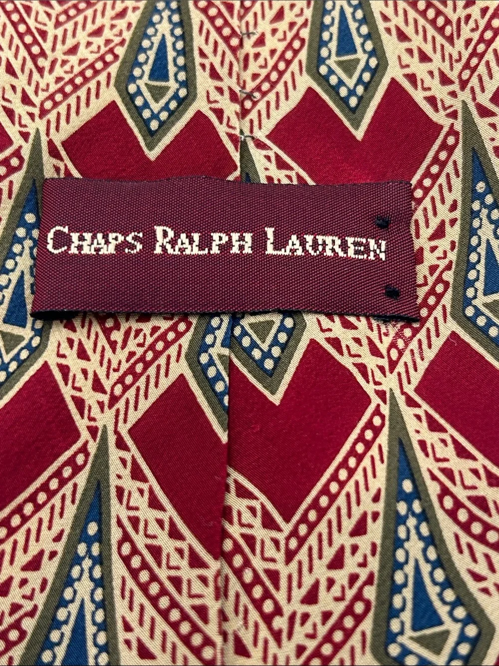 Chaps Ralph Lauren Men’s 100% Silk Tie Red Green Tan Geometric Pattern